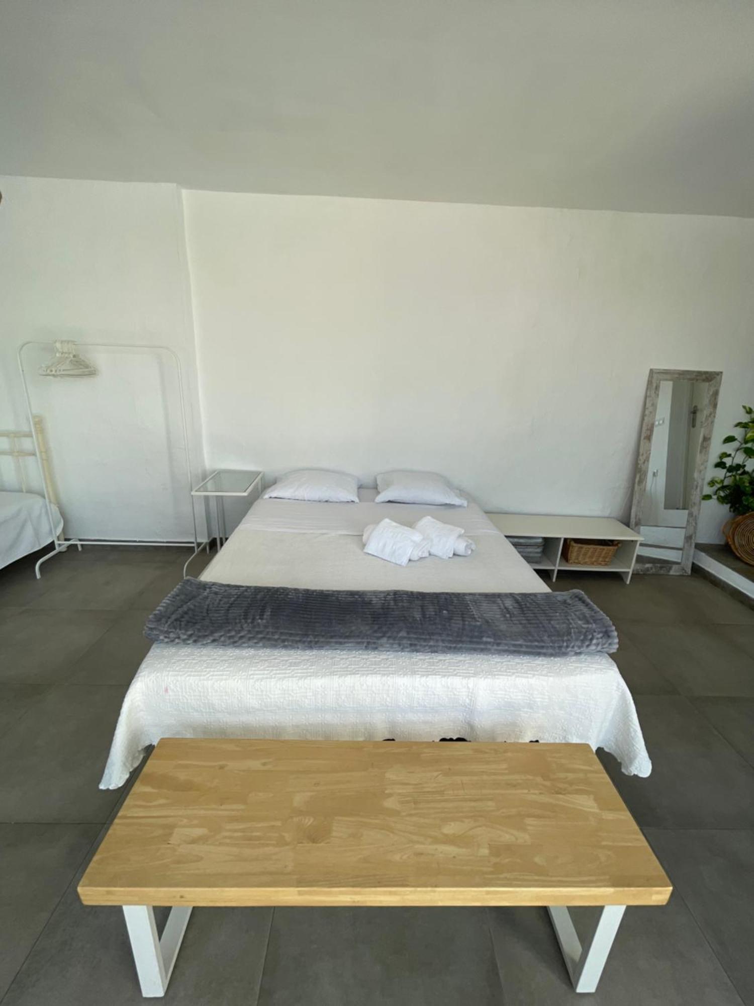 Mediterranean House - Habitaciones Privadas En Casa Compartida Mairena del Aljarafe Ngoại thất bức ảnh